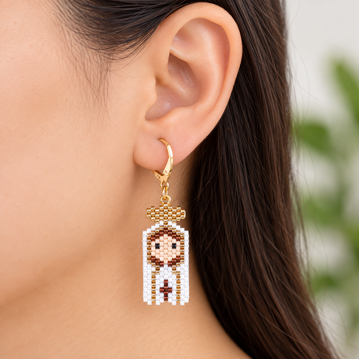 Aretes virgen blanca