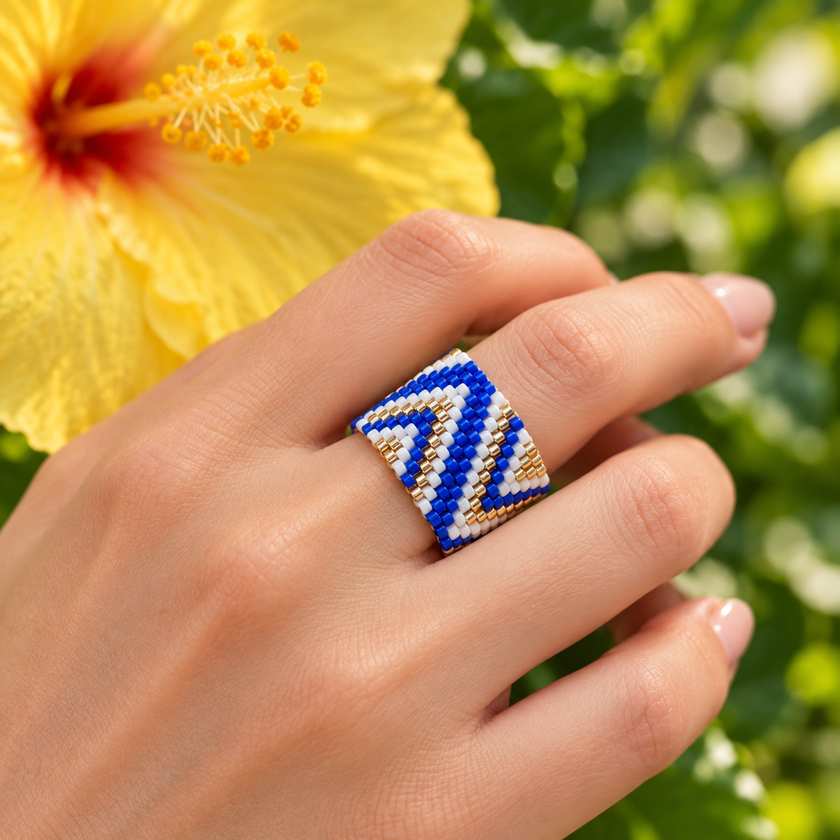 Anillo azul blanco y dorado