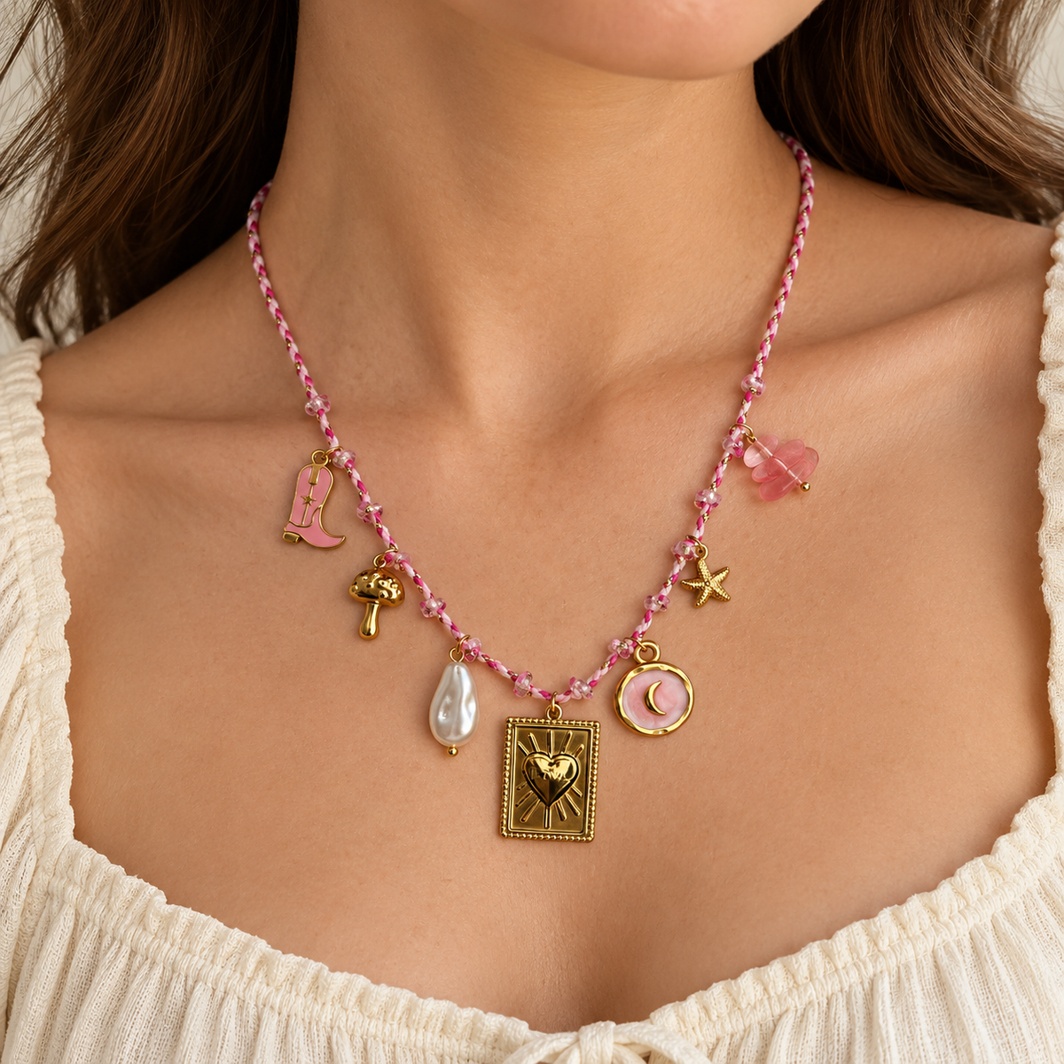Collar rosa dijes