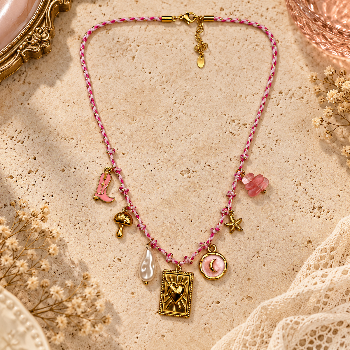 Collar rosa dijes