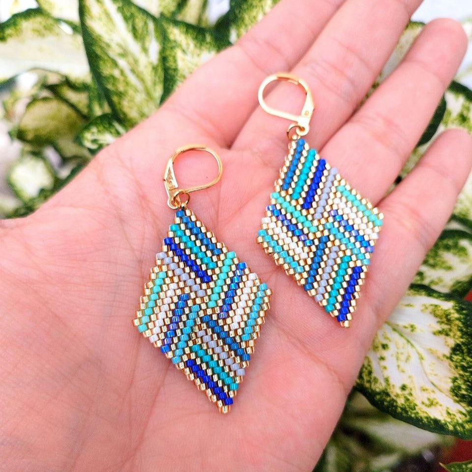 Aretes rombos rayados