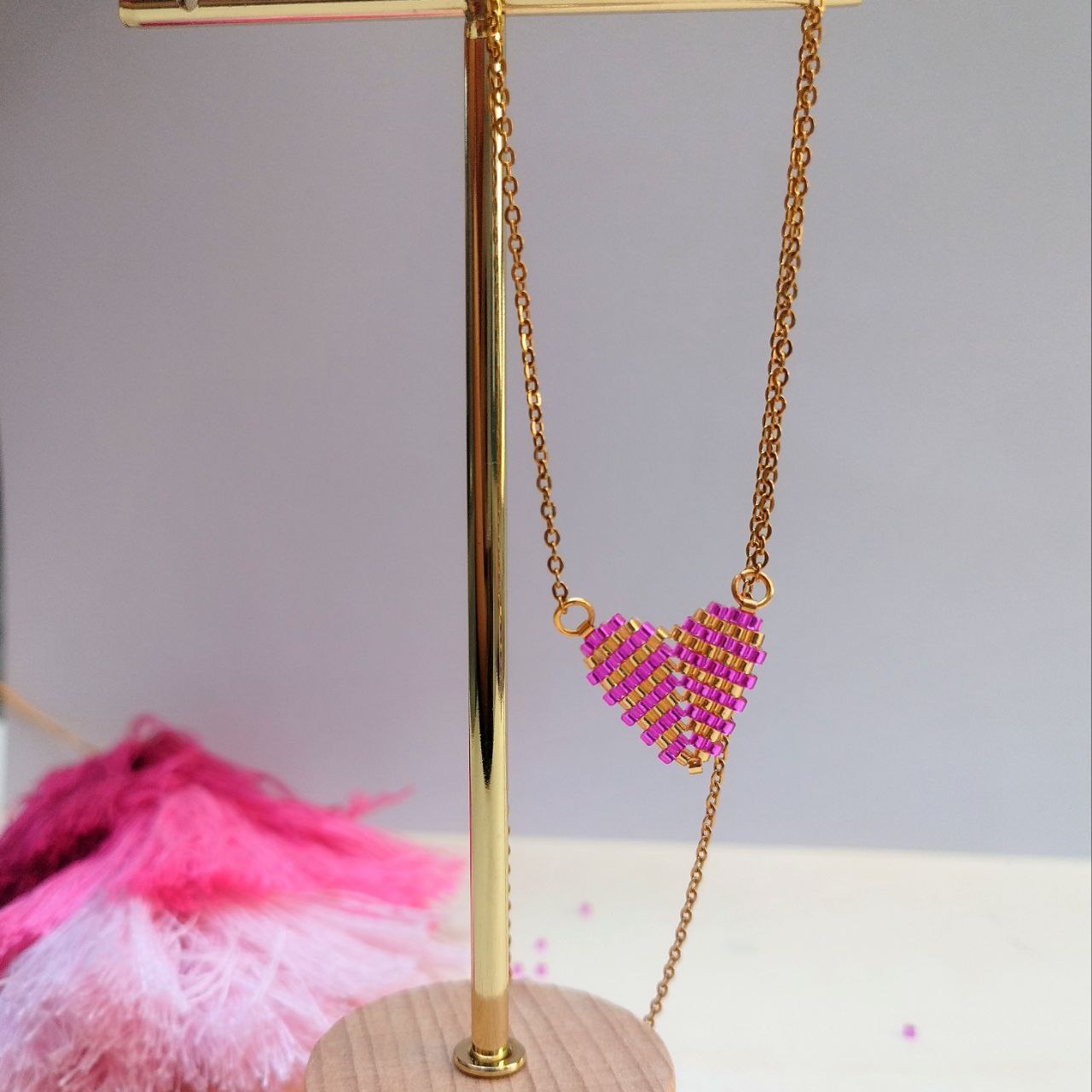 Collar corazon tejido