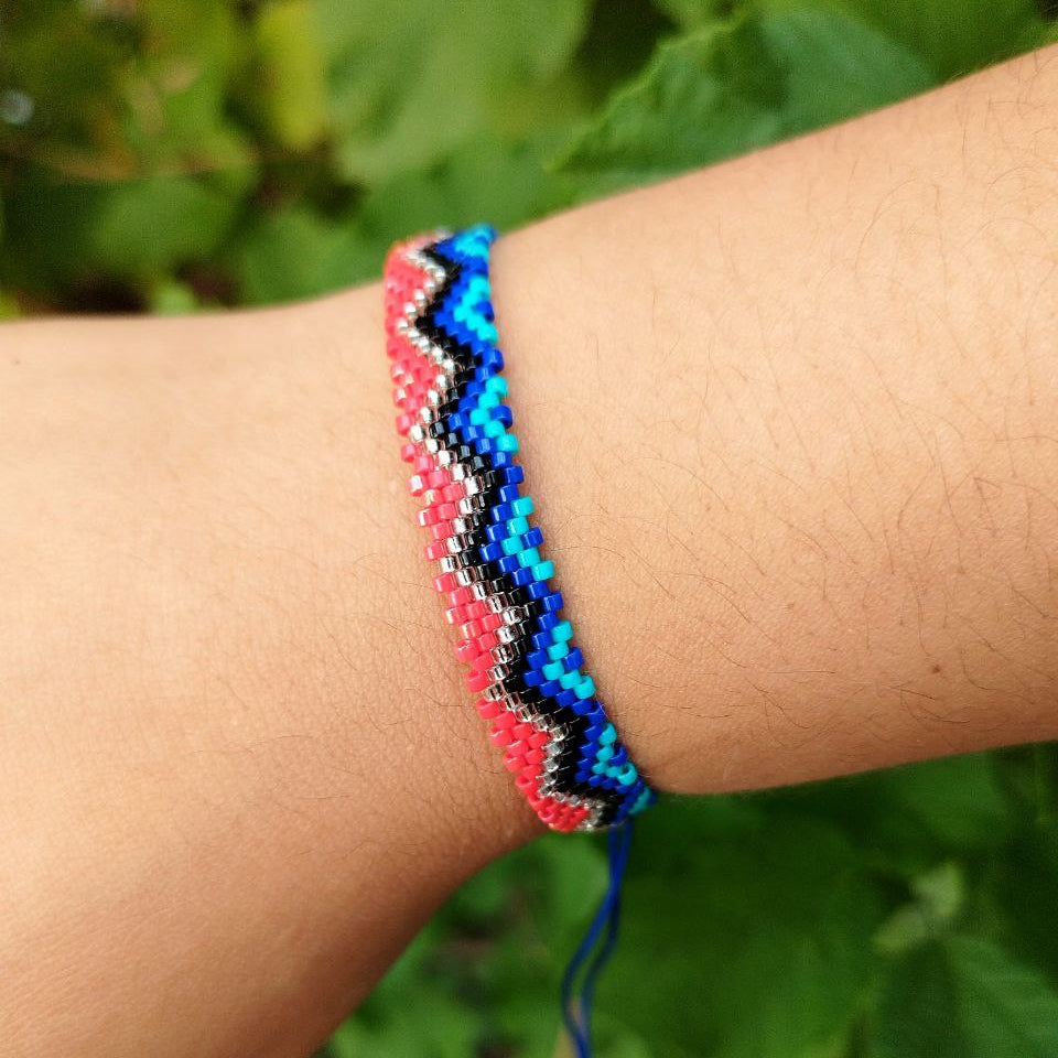 Manilla tejida azul y rojo