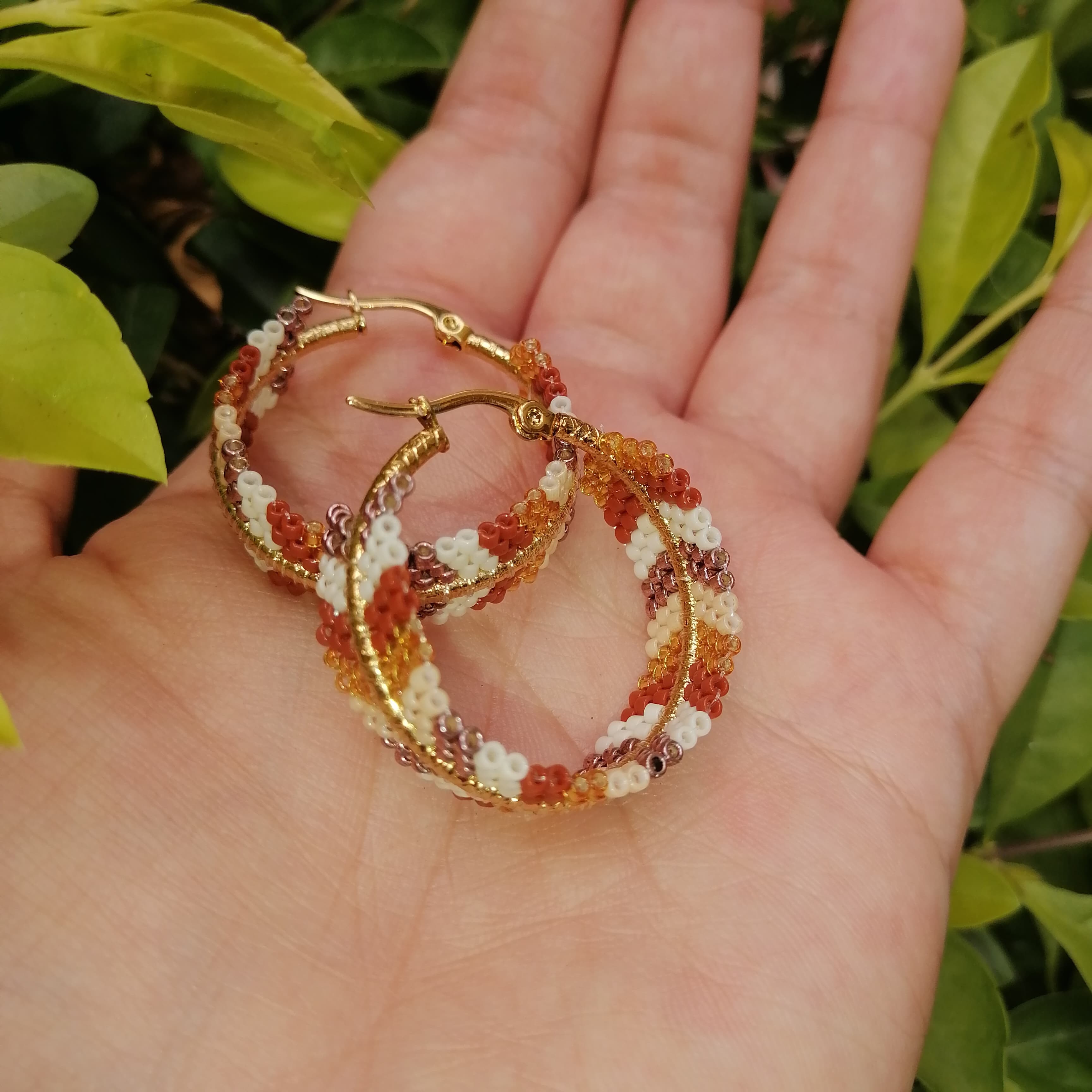 Candongas tejidas cafes