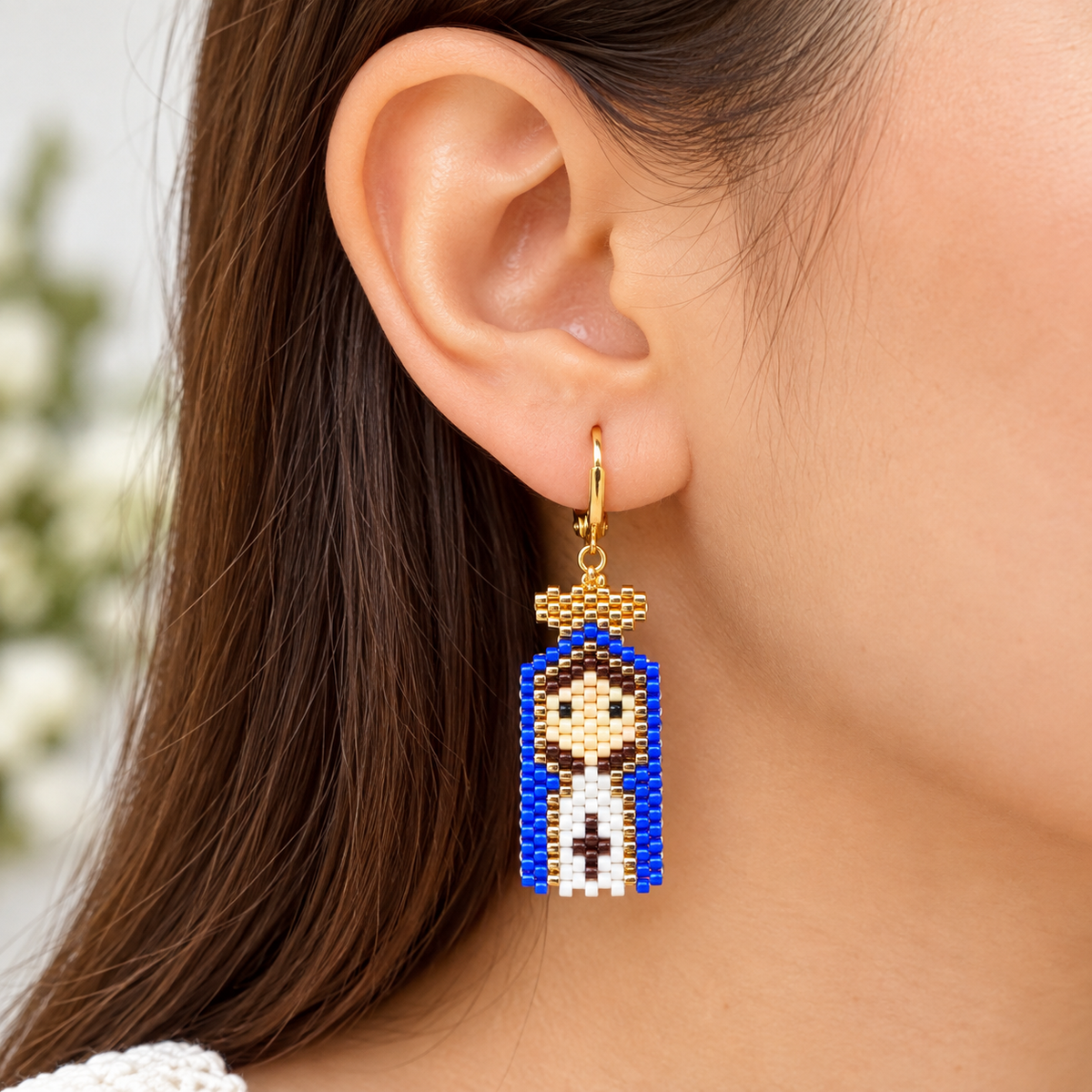 Aretes virgen azul