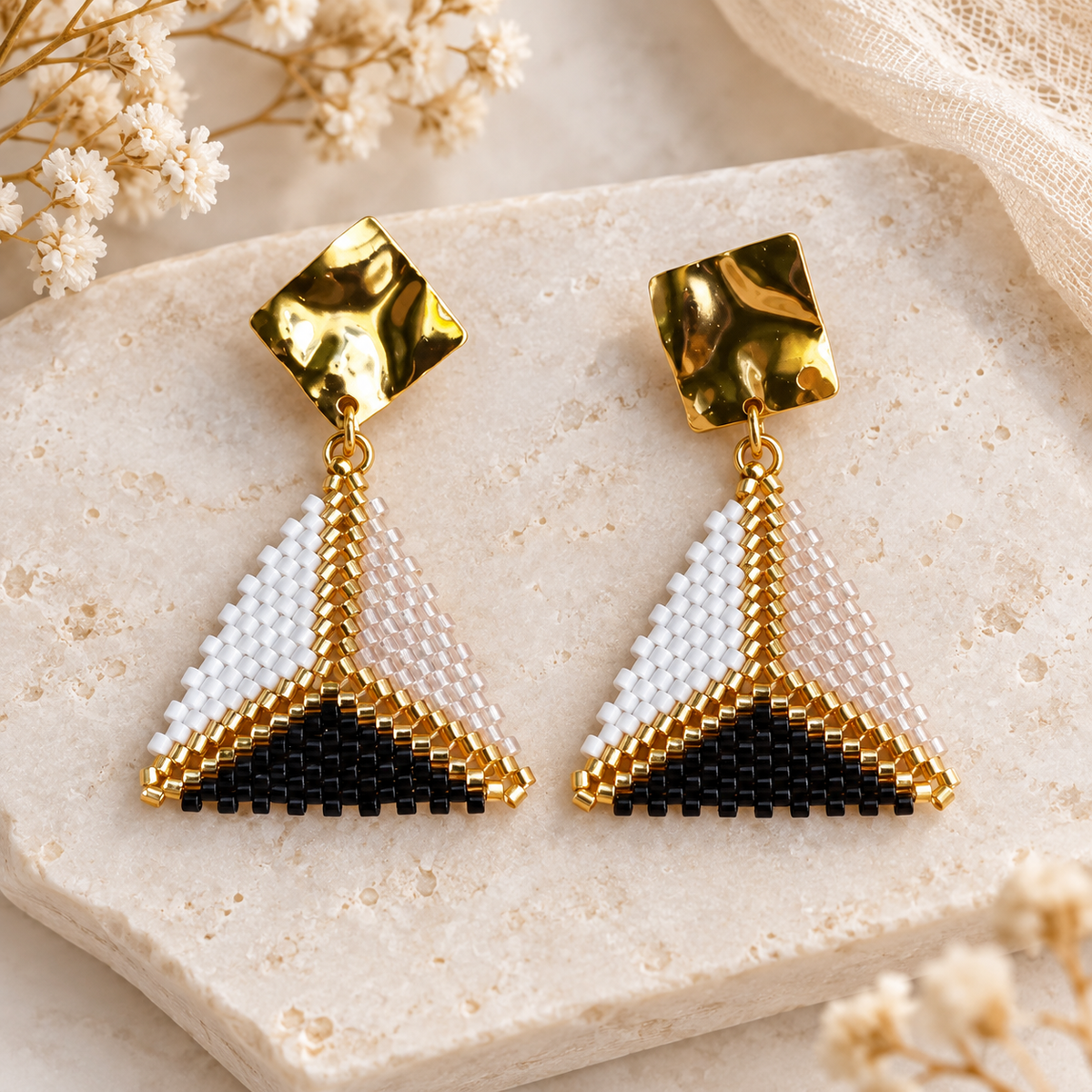aretes black and white
