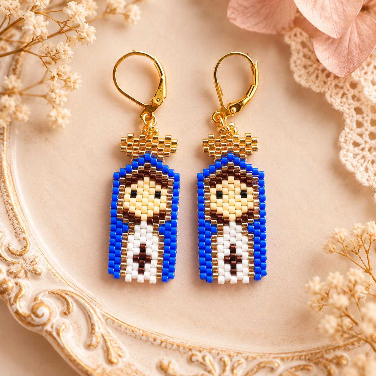 Aretes virgen azul
