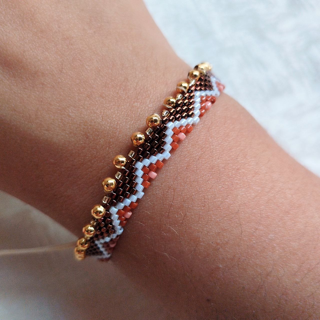 Pulsera miyuki corona dorada