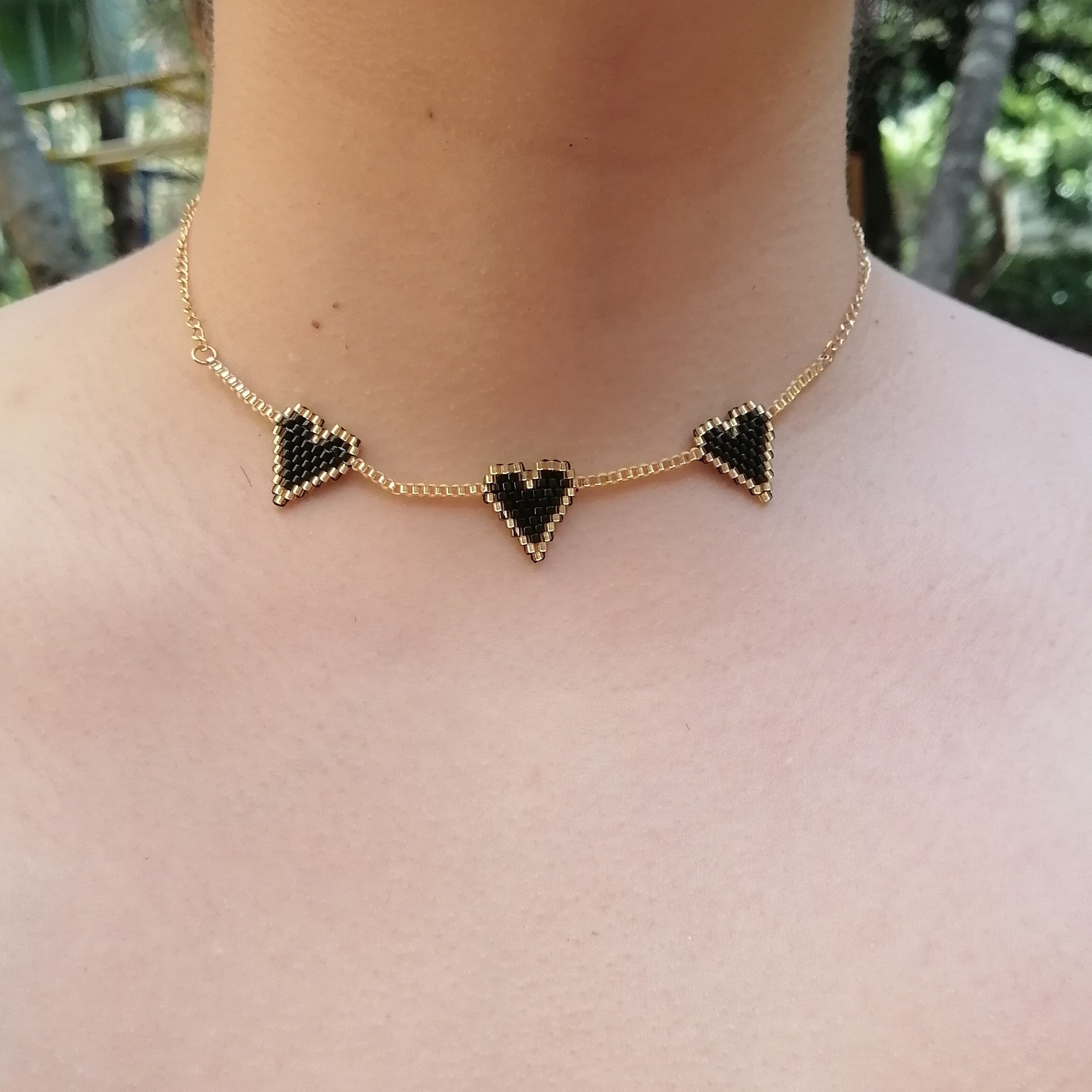 Gargantilla corazones negros