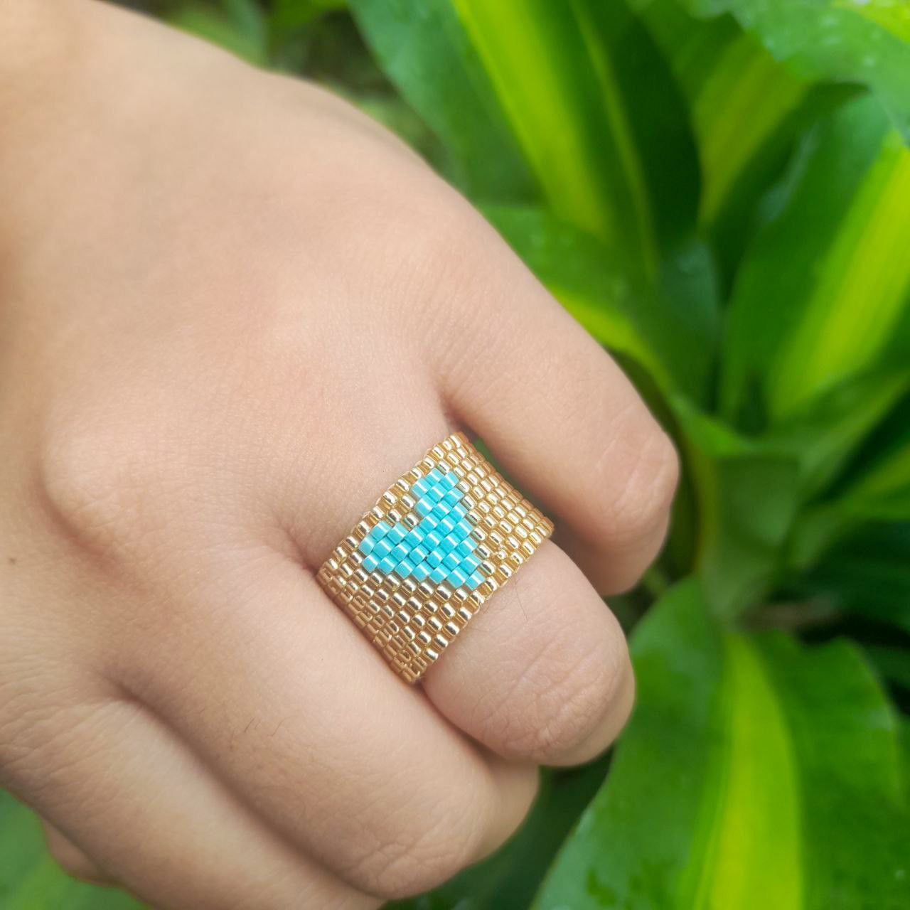 Anillo dorado corazon aguamarina